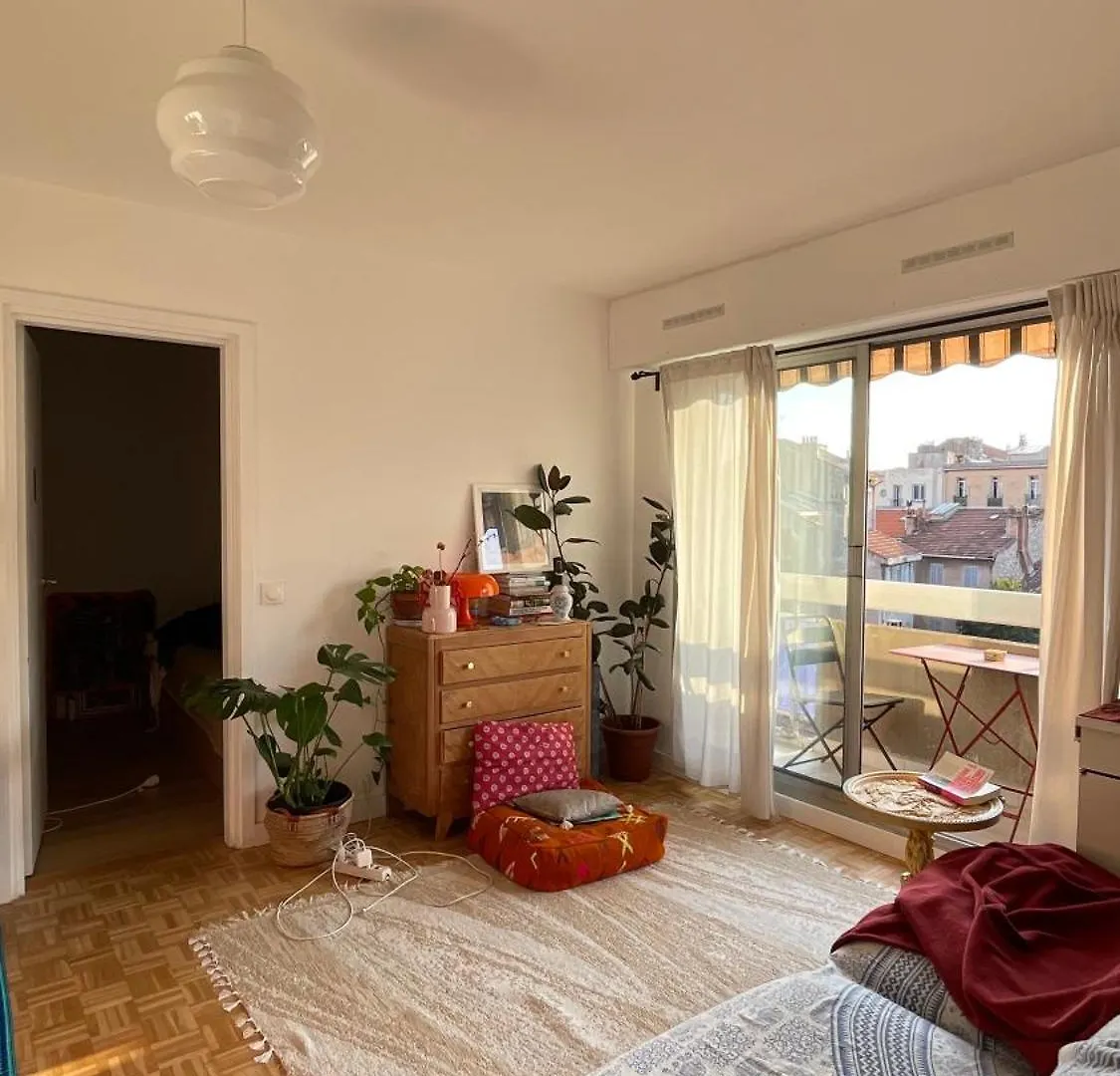 Appartement Ensoleille Et Central A Marseille